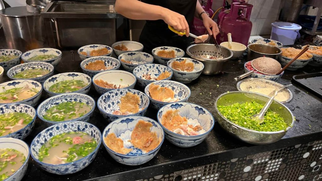 Bún quậy Kiến-Xây (A-C noodles)