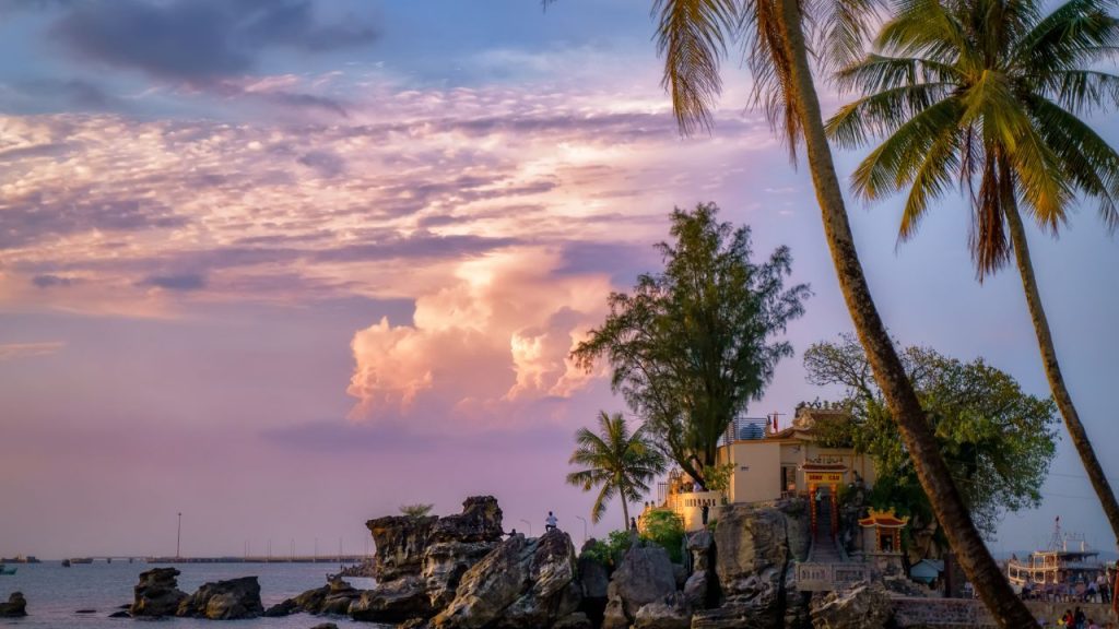 Bãi Biển Dinh Cậu - Địa Điểm Ngắm Hoàng Hôn Đẹp Ở Phú Quốc
